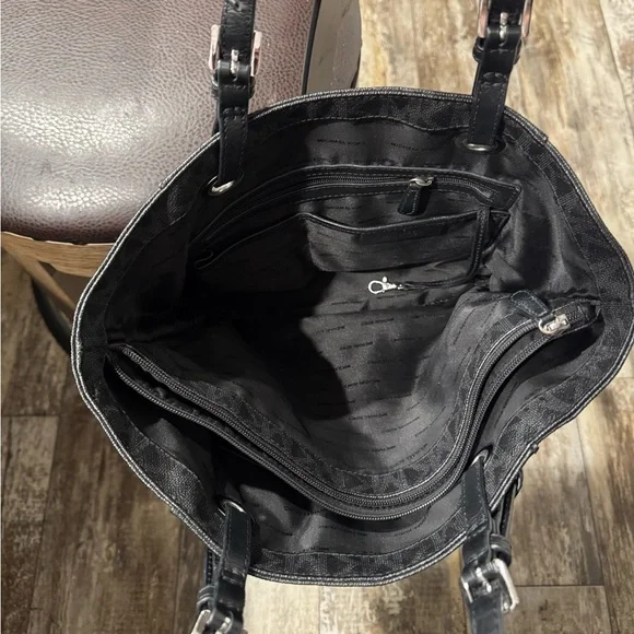 Michael Kors Jet Set Signature Large Tote Bag in Black - EUC - Picture 9 of 11